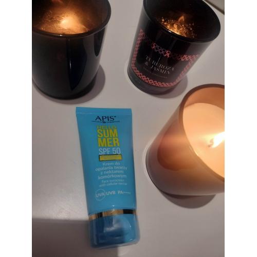 Apis Hello Summer, Krem do opalania twarzy z nektarem komórkowym SPF 50 - opinie | zdjęcie do recenzji od blondeinbeauty