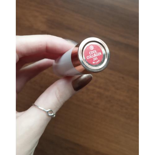 Essence Cool Collagen Lipstick (Szminka do ust) - opinie | zdjęcie do recenzji od Cassiopeia_Elle - 2