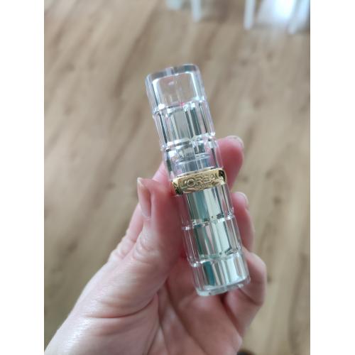 L'Oreal Paris Color Riche Shine Lipstick (Pomadka połyskująca) - opinie | zdjęcie do recenzji od DianaArtsewing - 1