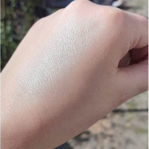 Revers Cosmetics Strobe & Glow Highlighter (Puder rozświetlający) - opinie | zdjęcie do recenzji od Smerfeta83 - 3
