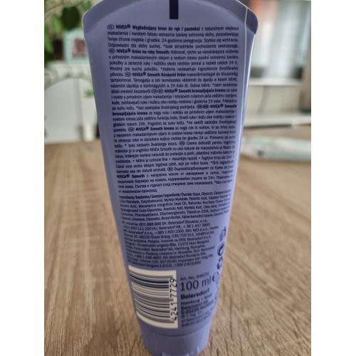 Nivea Hand Cream Smooth  Hands & Nail Care Natural Macadamia Oil & Lotus Flower (Wygładzający krem do rąk z naturalnym olejem makadamia i kwiatem lotosu) - opinie | zdjęcie do recenzji od martynaq1995 - 2