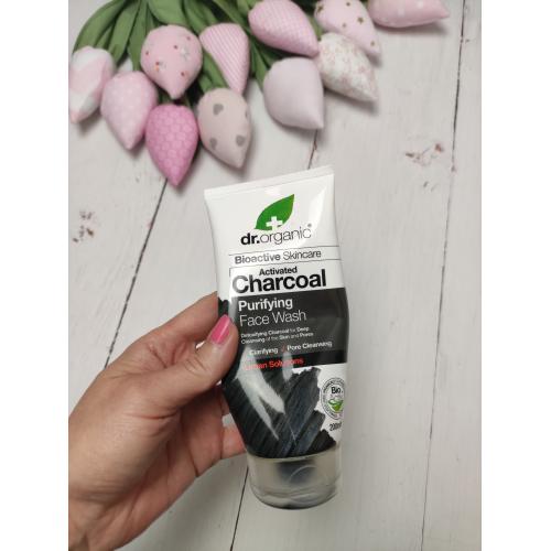Dr.Organic Activated Charcoal Purifying Face Wash (Żel do mycia twarzy z organicznym aktywnym węglem) - opinie | zdjęcie do recenzji od DianaArtsewing