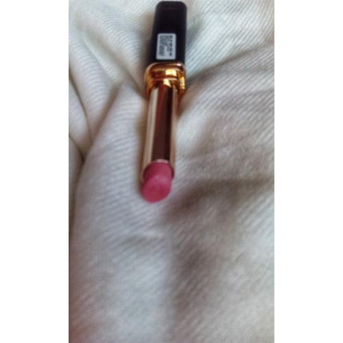 L'Oreal Paris Color Riche, Intense Volume Matte (Matowa szminka nadająca objętości) - opinie | zdjęcie do recenzji od Radoska35