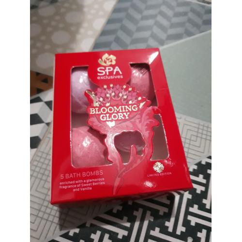 Action Spa Exclusives, Blooming Glory Bath Bombs (Kule do kąpieli) - opinie | zdjęcie do recenzji od Avesammael