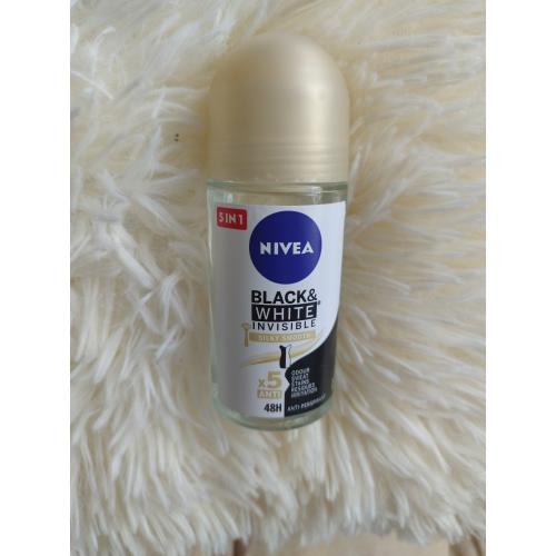 Nivea Black & White Invisible Silky Smooth, Antyperspirant  w kulce 48h - opinie | zdjęcie do recenzji od SandriQ
