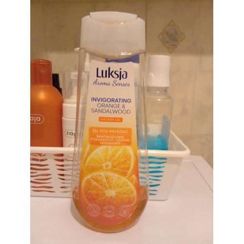 Luksja Aroma Senses, Invigorating Orange & Sandalwood Shower Gel (Żel pod prysznic `Rewitalizujące pomarańcza i drzewo sandałowe`) - opinie | zdjęcie do recenzji od Vigrosska