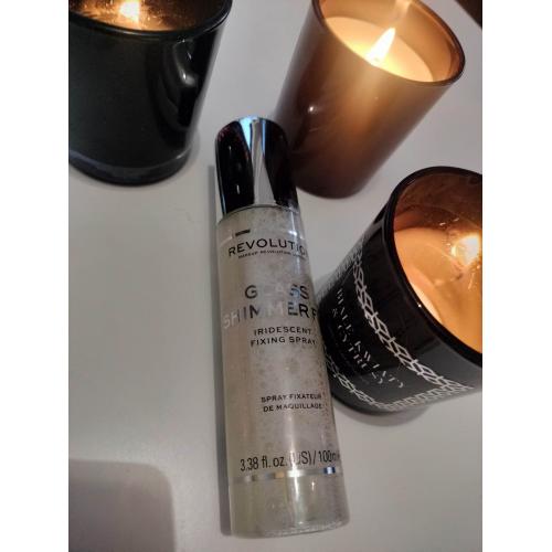 Revolution Beauty (Makeup Revolution) Glass Skin, Glass Shimmer Fix Iridescent Fixing Spray (Mgiełka utrwalająca makijaż) - opinie | zdjęcie do recenzji od blondeinbeauty