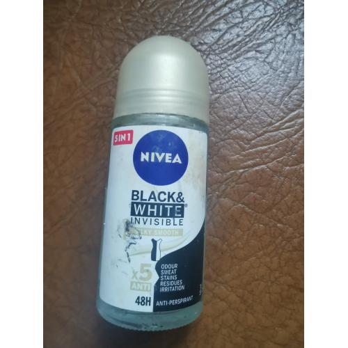 Nivea Invisible Clear, Black & White, Antyperspirant 48h w kulce - opinie | zdjęcie do recenzji od Joasiaa1334