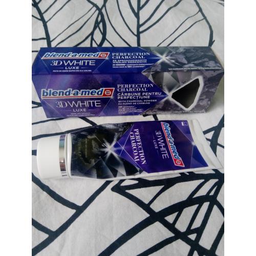 Blend - a - med 3D White Luxe Perfection Charcoal Toothpaste (Pasta do zębów z węglem aktywnym) - opinie | zdjęcie do recenzji od Owocowysad - 2