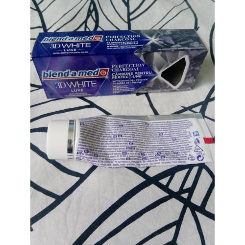 Blend - a - med 3D White Luxe Perfection Charcoal Toothpaste (Pasta do zębów z węglem aktywnym) - opinie | zdjęcie do recenzji od Owocowysad - 3