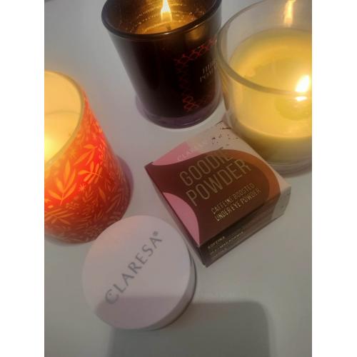 Claresa Goodie Powder, Caffeine Boosted Under Eye Powder (Sypki puder pod oczy z kofeiną) - opinie | zdjęcie do recenzji od blondeinbeauty