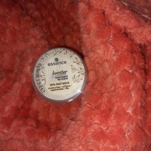 Essence Lip Care Booster 10% Oat Milk Overnight Lip Mask (Maska do ust) - opinie | zdjęcie do recenzji od Emilka_27