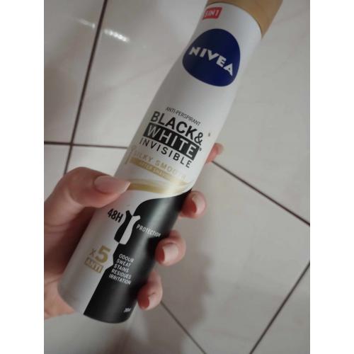 Nivea Black & White Invisible Silky Smooth, Antyperspirant  w sprayu 48h - opinie | zdjęcie do recenzji od Moniula93 - 1