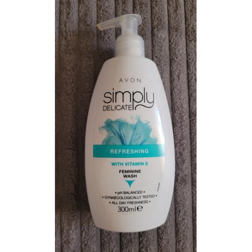 Avon Simply Delicate, Refreshing Feminine Wash with Vitamin E (Odświeżający płyn do higieny intymnej z witaminą E) - opinie | zdjęcie do recenzji od Bogusia_W