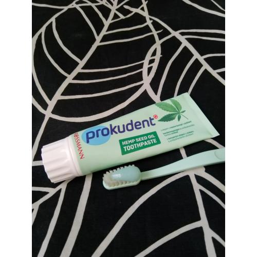 Prokudent Med Hemp Seed Oil Toothpaste (Pasta do zębów z olejem z nasion konopii i cynkiem) - opinie | zdjęcie do recenzji od Owocowysad - 4