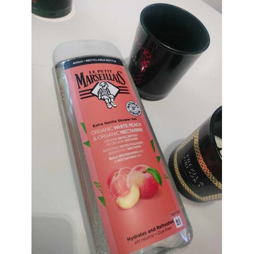 Le Petit Marseillais Gel Douche Extra Doux Peche Blanche Bio & Nectarine Bio (Żel pod prysznic `Biała brzioskwinia bio & nektarynka bio`  (nowa wersja)) - opinie | zdjęcie do recenzji od blondeinbeauty