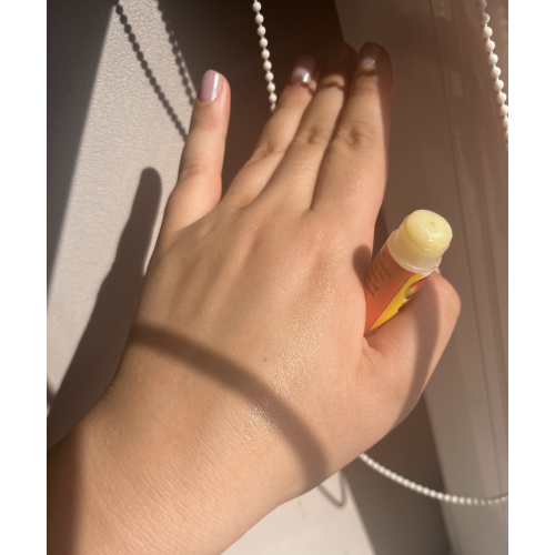 Carma Laboratories Carmex, Moisturising Lip Balm Tropical (Nawilżający balsam do ust w sztyfcie o smaku brzoskwini i mango) - opinie | zdjęcie do recenzji od Tomira1221