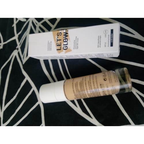 Veoli Botanica Let's Glow, Rozświetlająco-nawilżający lekki krem BB - opinie | zdjęcie do recenzji od Owocowysad - 2
