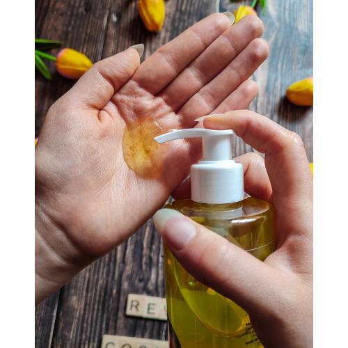 Revers Cosmetics Sweet Banana Regenerating, Shower Gel & Bath (Żel pod prysznic `Słodki banan`) - opinie | zdjęcie do recenzji od Alina200