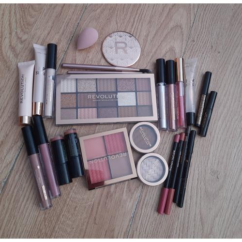 Revolution Beauty (Makeup Revolution) You Are The Revolution 25 Day Advent Calendar (Kalendarz adwentowy 2022) - opinie | zdjęcie do recenzji od Smerfeta83 - 3
