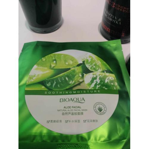 Bioaqua Soothing & Moisture, Aloe Vera 92% Soothing Gel Mask (Żelowa maseczka do twarzy w płacie) - opinie | zdjęcie do recenzji od blondeinbeauty