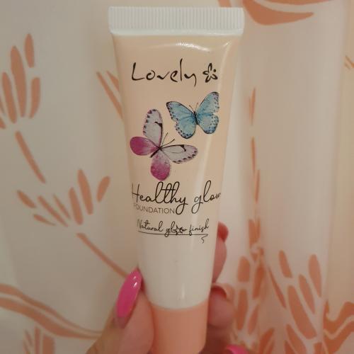 Lovely Is a Butterly, Healthy Glow Foundation (Rozświetlający podkład do twarzy) - opinie | zdjęcie do recenzji od Kamaajlaxyz