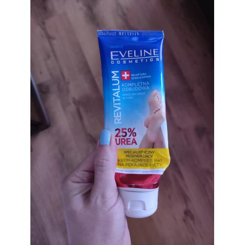Eveline Cosmetics Revitalum, Specjalistyczny regenerujący krem-kompres 8 w 1 na pękające pięty 25% Urea - opinie | zdjęcie do recenzji od DianaArtsewing - 2