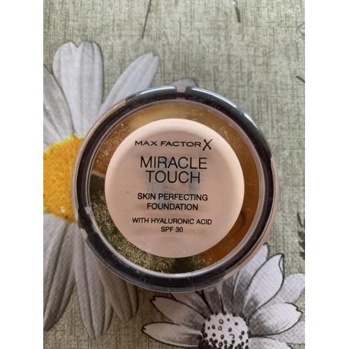 Max Factor Miracle Touch Skin Perfecting Foundation with Hyaluronic Acid SPF 30 (Podkład z kwasem hialuronowym i filtrem SPF 30) - opinie | zdjęcie do recenzji od IwonaTeresaMaria