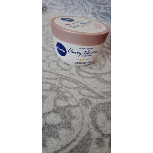 Nivea Body Souffle Cherry Blossom and Jojoba Oil (Olejek w kremie, Suflet do ciała ` Kwiat wiśni i olejek jojoba`) - opinie | zdjęcie do recenzji od Mamawspanialychchlopcow - 1