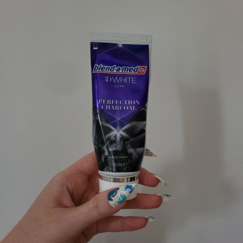 Blend - a - med 3D White Luxe Perfection Charcoal Toothpaste (Pasta do zębów z węglem aktywnym) - opinie | zdjęcie do recenzji od Sisia2k01