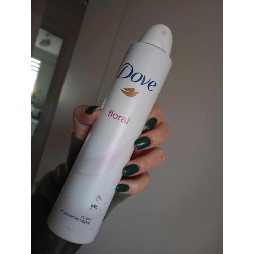 Dove Invisible Care Floral Touch, Antyperspirant w aerozolu o kwiatowym zapachu - opinie | zdjęcie do recenzji od Moniula93