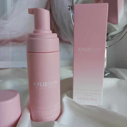 Kylie Skin by Kylie Jenner Foaming Face Wash (Pianka oczyszczająca) - opinie | zdjęcie do recenzji od aagulka84