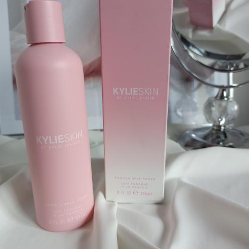 Kylie Skin by Kylie Jenner Vanilla Milk Toner (Tonik do twarzy) - opinie | zdjęcie do recenzji od aagulka84