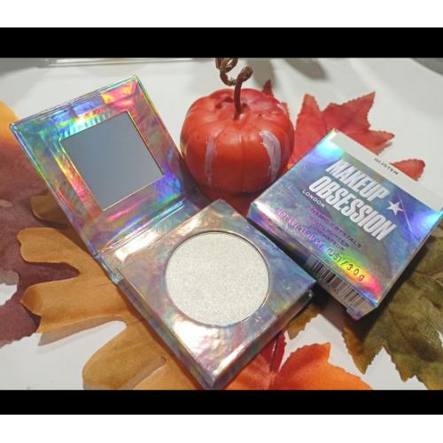 Makeup Obsession London Fade Cosmic Crystals Highlighter (Rozświetlacz do twarzy) - opinie | zdjęcie do recenzji od Anuusiaczeek