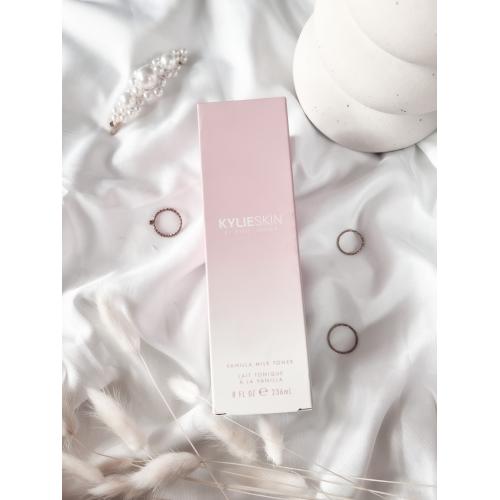 Kylie Skin by Kylie Jenner Vanilla Milk Toner (Tonik do twarzy) - opinie | zdjęcie do recenzji od Ewambeauty - 1
