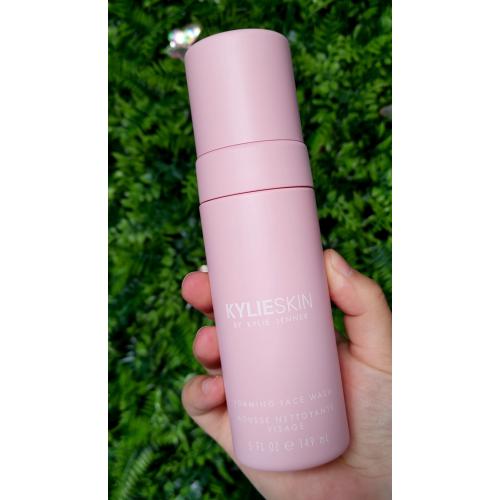 Kylie Skin by Kylie Jenner Foaming Face Wash (Pianka oczyszczająca) - opinie | zdjęcie do recenzji od ZawszePomalowana
