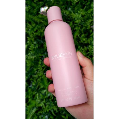 Kylie Skin by Kylie Jenner Vanilla Milk Toner (Tonik do twarzy) - opinie | zdjęcie do recenzji od ZawszePomalowana