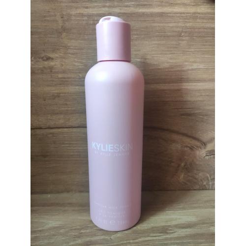 Kylie Skin by Kylie Jenner Vanilla Milk Toner (Tonik do twarzy) - opinie | zdjęcie do recenzji od Edith14