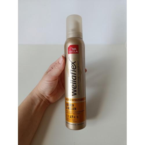 Wella Wellaflex, Curls & Waves, Mousse (Pianka mocno utrwalająca do włosów kręconych) - opinie | zdjęcie do recenzji od Martakzy