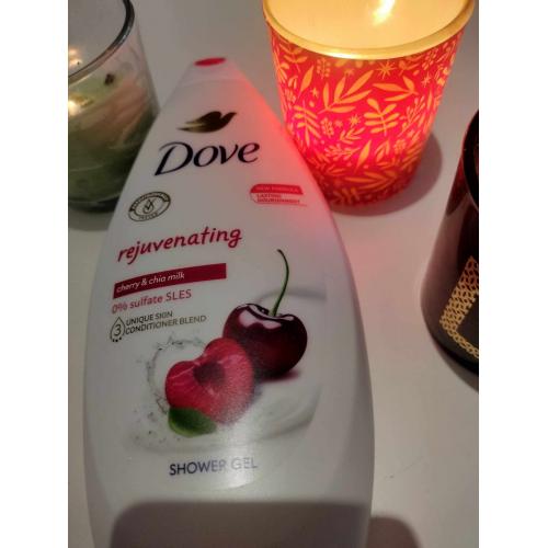 Dove Rejuvenating Rituak, Schower Gel Cherry & Chia Milk (Kremowy żel pod prysznic `Czereśnie i Mleko Chia`) - opinie | zdjęcie do recenzji od blondeinbeauty