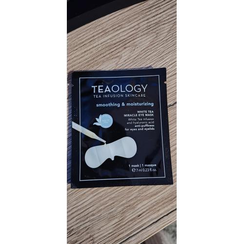 Teaology White Tea Miracle Eye Mask (Maska do skóry wokół oczu na bazie esencji z białej herbaty w płatkach) - opinie | zdjęcie do recenzji od joaska1992