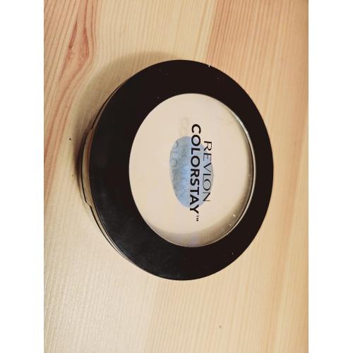 Revlon ColorStay, Pressed Powder (Puder prasowany) - opinie | zdjęcie do recenzji od Pantera Nera