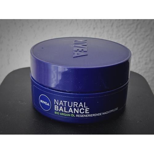 Nivea Natural Balance, Krem regenerujący na noc - opinie | zdjęcie do recenzji od Pantera Nera