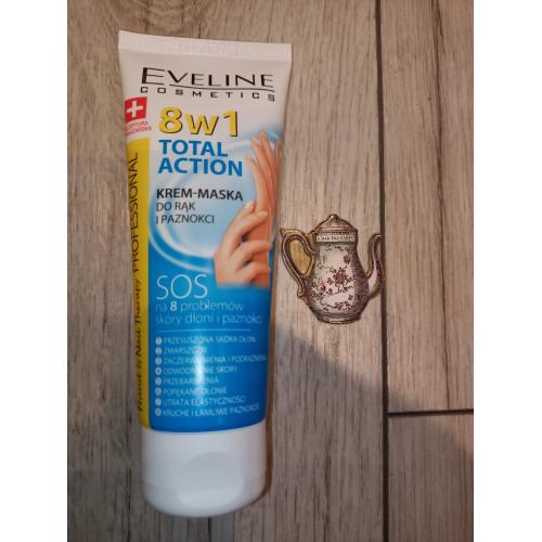 Eveline Cosmetics Total Action 8 w 1, Krem - maska do rąk i paznokci nawilżająco - regenerująca - opinie | zdjęcie do recenzji od LandOfBliss