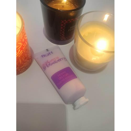 Fluff Raspberry & Blueberry Hand Cream (Krem do rąk o zapachu maliny i jagody) - opinie | zdjęcie do recenzji od blondeinbeauty