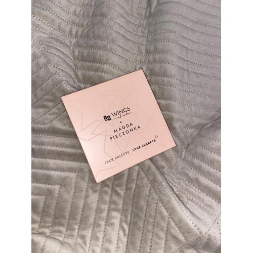 AA Wings of Color Star Secrets, x Magda Pieczonka, Face Palette (Paleta do konturowania twarzy) - opinie | zdjęcie do recenzji od niemarbie - 3