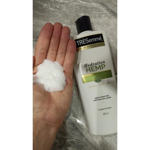 TRESemme Botanique, Hemp + Hydration Conditioner (Odżywka do włosów z olejem z nasion konopi) - opinie | zdjęcie do recenzji od C_in_i