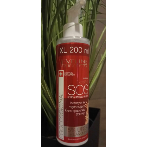 Eveline Cosmetics Extra Soft SOS, (Intensywnie regenerujący krem-opatrunek do rąk 5% urea + lanolina) - opinie | zdjęcie do recenzji od optostin