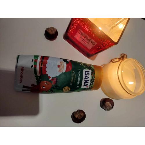 Isana Magic of Christmas Cremedusche (Kremowy żel pod prysznic) - opinie | zdjęcie do recenzji od blondeinbeauty