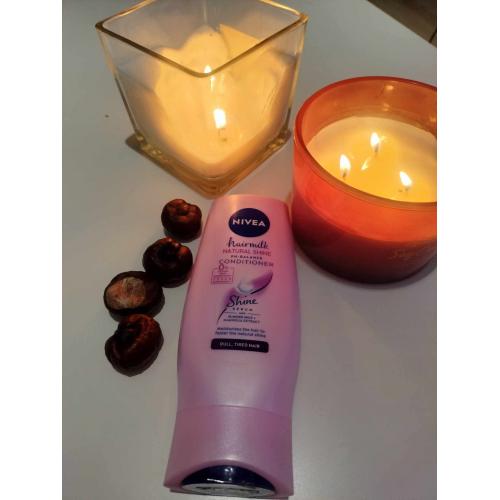 Nivea HairMilk Natural Shine, Odżywka pielęgnująca z proteinami mleka i jedwabiu do włosów matowych i zmęczonych - opinie | zdjęcie do recenzji od blondeinbeauty